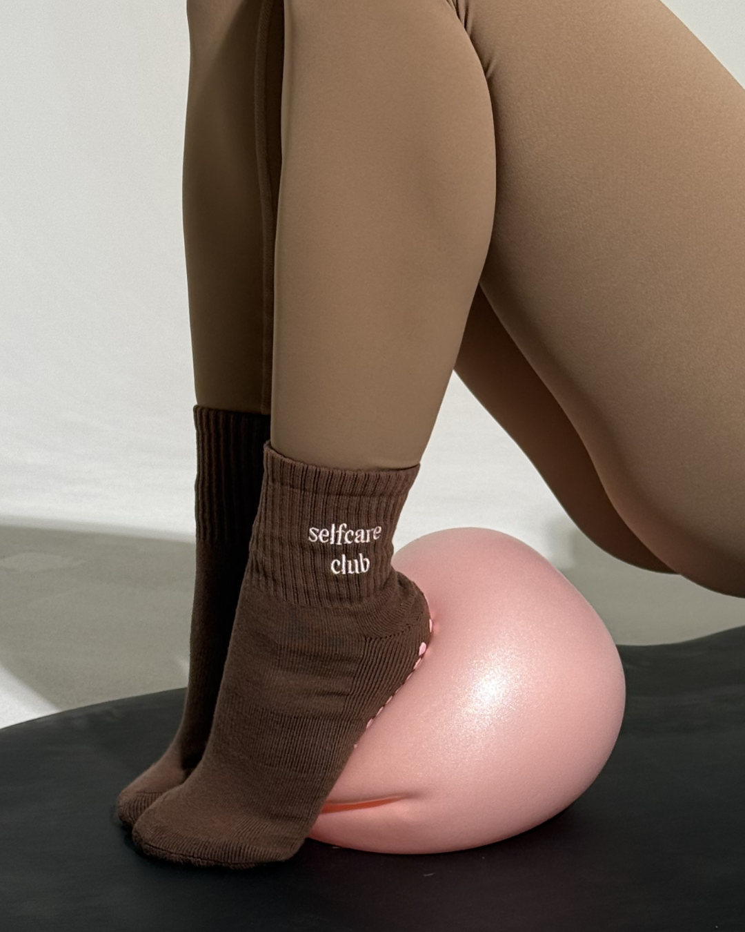 Grip Socks - Cappuccino & Peonies